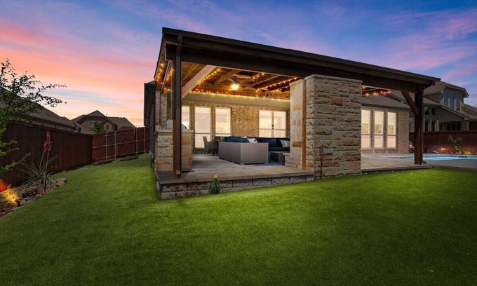 Weston House | Luxury Indoor/Outdoor Living Oasis