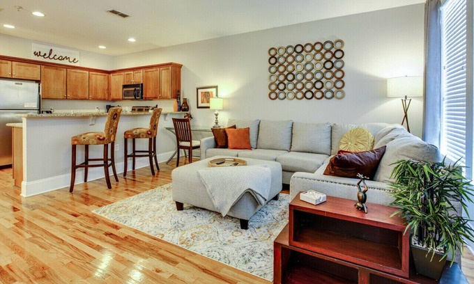 Tallahassee Condo | Luxury King Downtown Tallahassee Condo