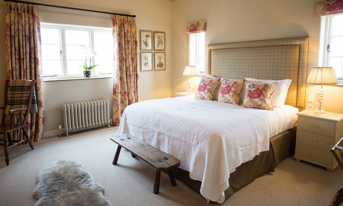 Edington Bed & Breakfast | Luxury King Ensuite Coulston at The Three Daggers