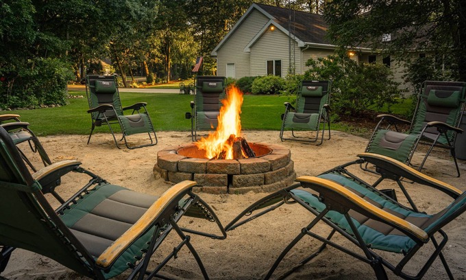 Lauderdale Lakes House | Luxury Lake Country Home · Hike · Bike · Fire pit · Boating · Lauderdale Lakes