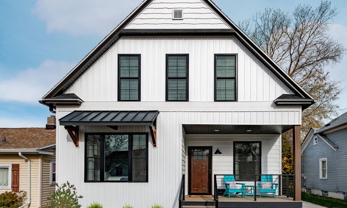 Sheboygan House | Luxury Lake House-4Bed-2Bath-NEW Renovation 2023-Walk to Beach, Dining, & More.