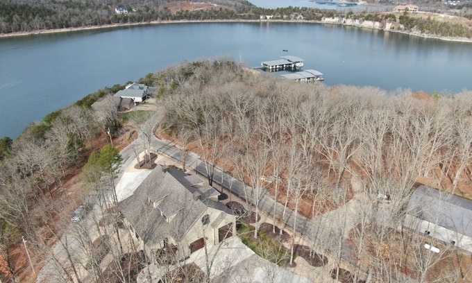 Ridgedale House | Luxury Lake Loft, 2 bedrooms for up to 9 near all the Branson entertainment.