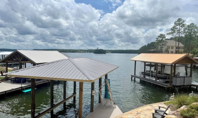 Dadeville House | Luxury Lake Martin Lakehouse. Stunning views. Dock. Kayaks. Pool Table. Firepit.