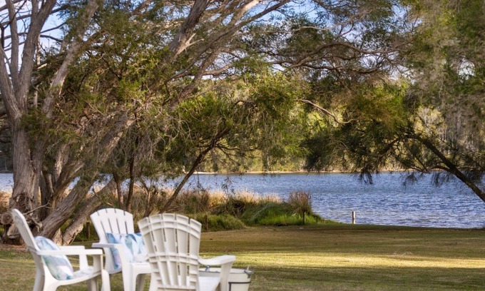 Burrill Lake House | Luxury Lakefront Hideaway - Your relaxing south coast getaway awaits on the lake