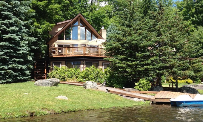Wallenpaupauk Lake Estates Ski Chalet | Luxury Lakefront Pocono Retreat, Lake Ariel near Lake Wallenpaupack