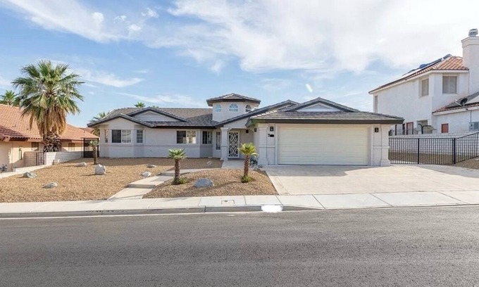 Laughlin House | Luxury Laughlin River and Lake Oasis/Beautiful Backyard w/Pool/3bed 2bath