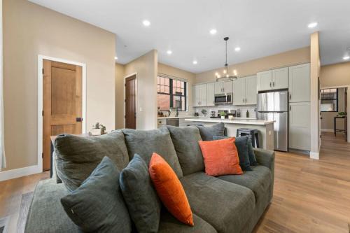 Midtown Apartment | Luxury Living Modern Midtown Ensuite Baths Patio