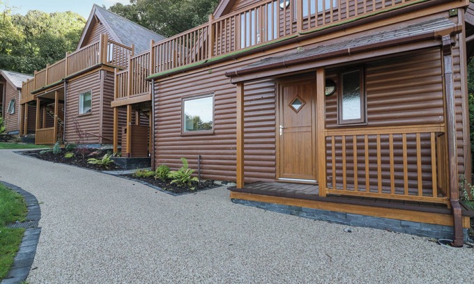 Dyserth Cottage | LUXURY LODGE 46, family friendly, with pool in Dyserth