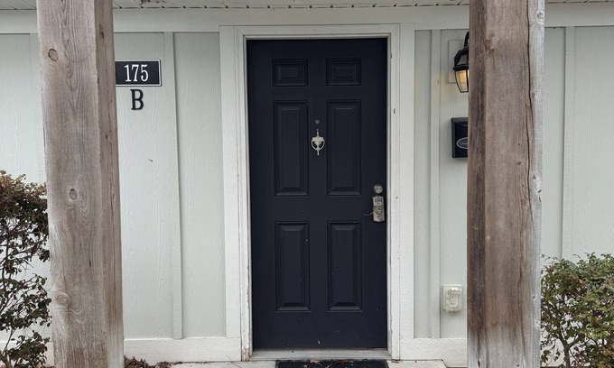 Elizabethtown Resort | Luxury Lodging, Lakefront View, Queen Bed w/Private Bath, Private Patio.
