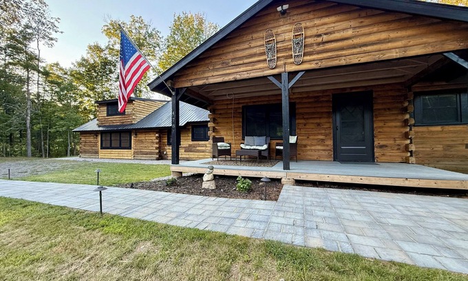 Bartlett Cabin | Luxury log cabin in Bartlett, perfect for family or friends in the White Mtns