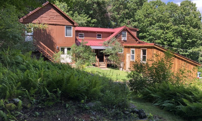 Ashfield House | Luxury log cabin with views to Mt. Monadnock