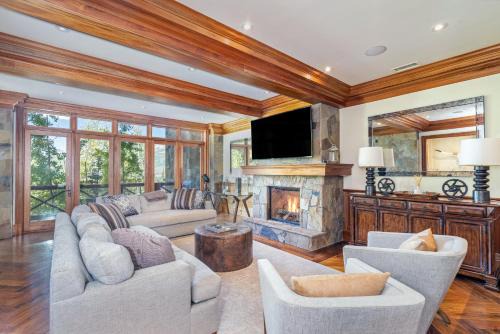 Mountain Village House | Luxury Lorian Lookout with plenty of amenities