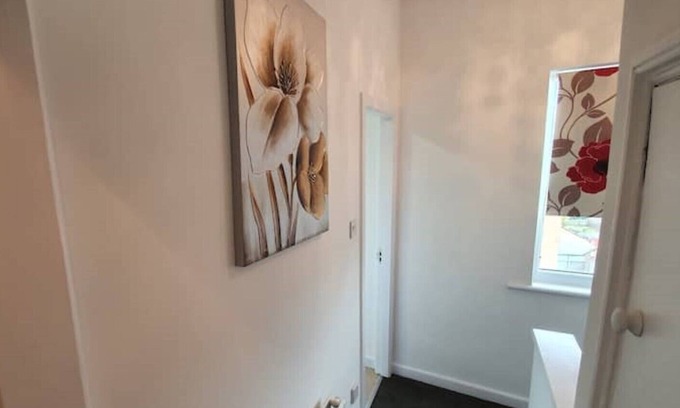 Churwell House | ** Luxury & lovely Cosy well equipped home + Free Parking + Free Fast WiFi **