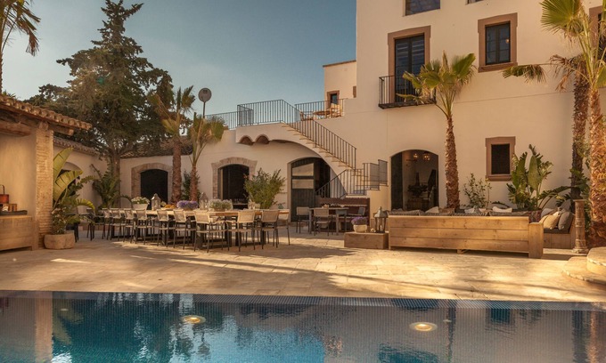 Sant Pere de Ribes Villa | Luxury manor, minutes from the beach, 14 ensuite bedrooms, A/C, central location