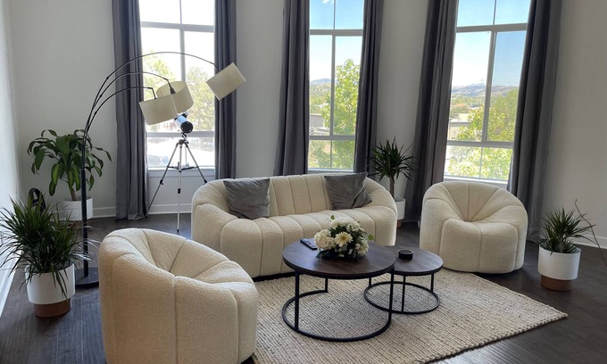 Valencia Condo | Luxury Modern Penthouse 5 min from Magic Mountain in resort style gated complex