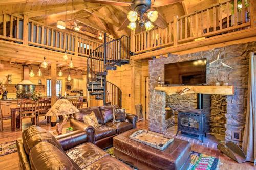 Summerhaven House | Luxury Mountain Cabin with Furnished Deck and Views!