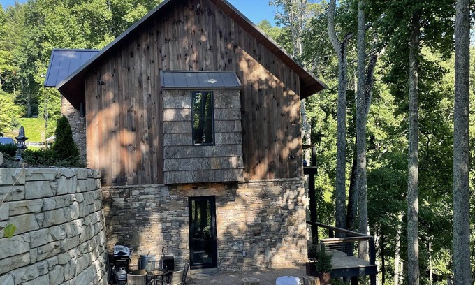 Asheville House | Luxury Mountaintop 5 min. to Downtown New Large Modern Mountain design w VIEWS