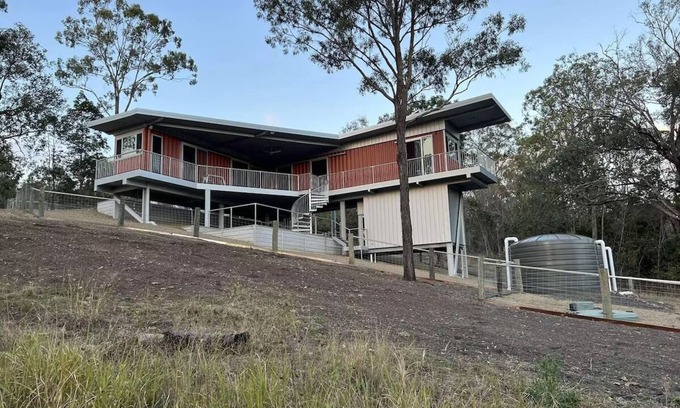 Mount Alford Cabin | Luxury new 2 bedrm with ensuites, scenic views & outdoor bath close to winery 🍇