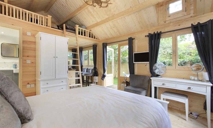 Claygate Cabin | Luxury new lodge set in private walled garden