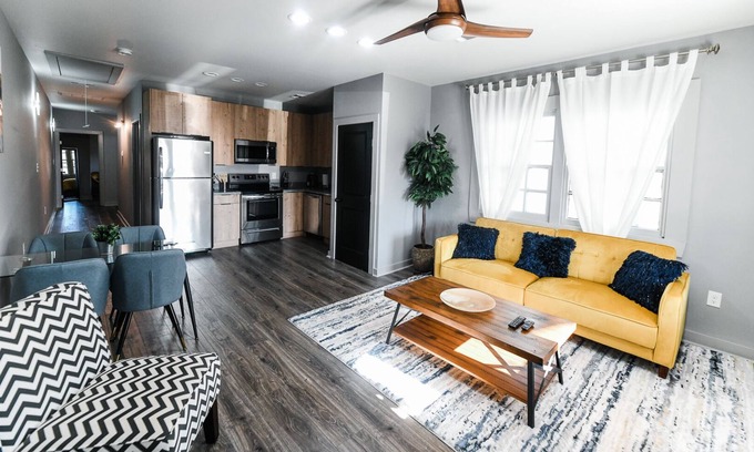 Dillard House | Luxury NOLA 2 bedroom Canana! Free Parking & Free Wifi! 6min to Bourbon Street!
