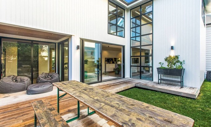 Grey Lynn House | Luxury Executive Family Home with Parking & Spa