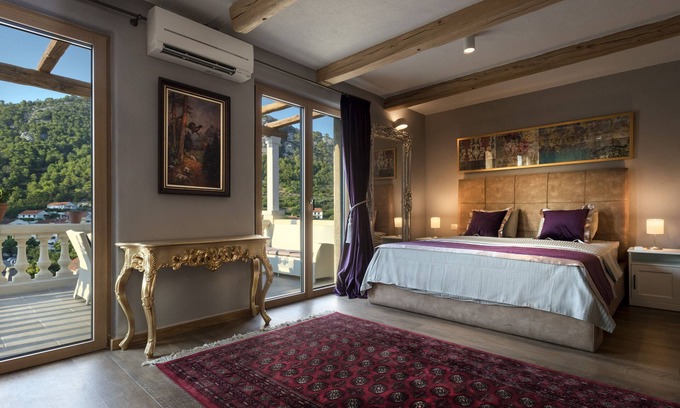Hvar Old Town Villa | Luxury Palazzo von Pelsocz in Hvar Town Center
