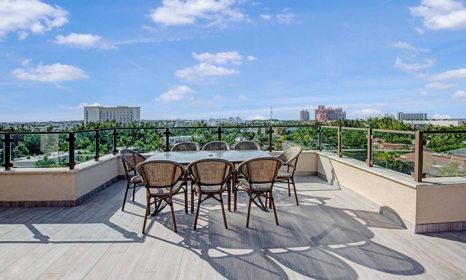 Bouvet Island Condo | Luxury Penthouse Suite on Paradise Island. Pool, Gym, Rooftop Patio