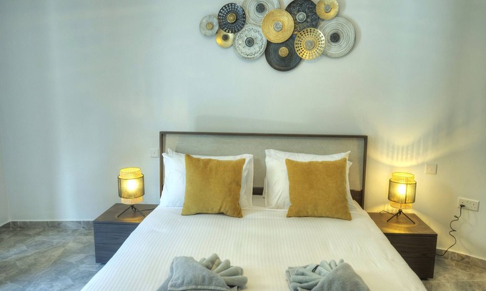 Msida Apartment | Luxury penthouse with jacuzzi, sun terrace APIC1-2