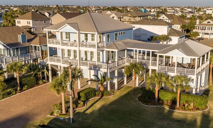 Pirates Beach West House | Luxury Pirates Beach West home just 1 block from the beach