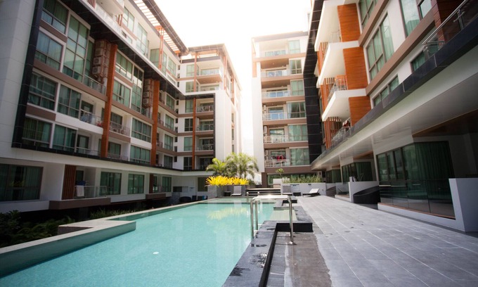 Pattaya Bay Apartment | Luxury Poolside in the Heart of Pattaya