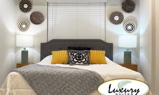 Palm Beach Gardens Apartment | Luxury, Private Suite in cool Palm Beach Gardens with WiFi, AC