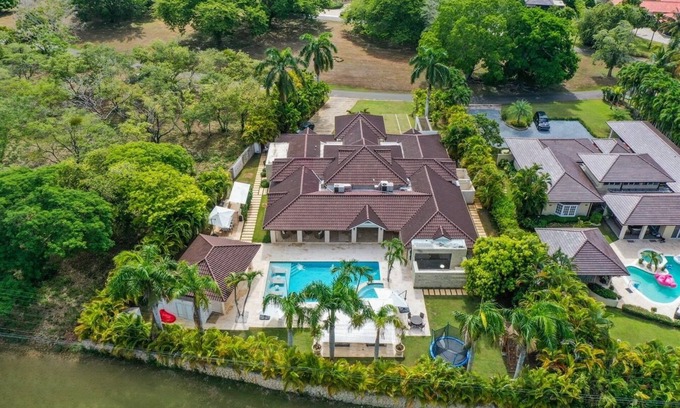Los Mangos Villa | Luxury Private Villa, beach at walking distance. Cook/maid & butler
