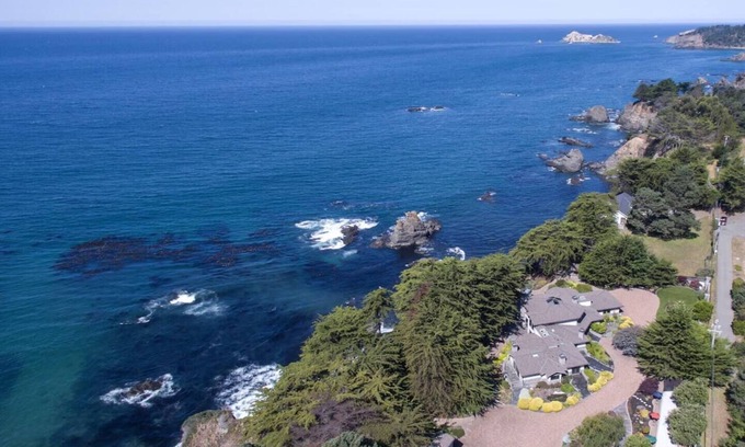 Gualala Villa | Luxury Private Waterfront Estate w/Beach Access!nn