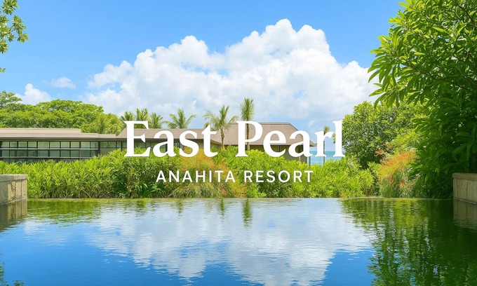 Grand River South East Apartment | Luxury Retreat with Private Workspace & Ocean View