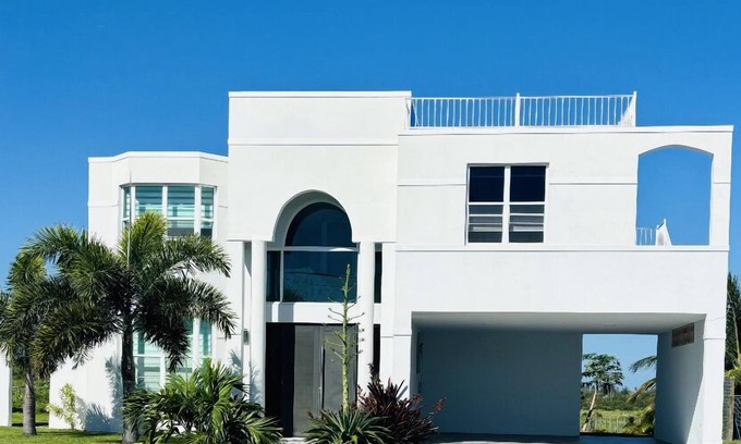 Isabela House | Luxury Retreat in Gated Community Minutes to Beaches, Dining & Shops