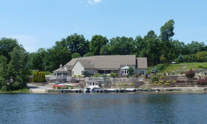 Stone Mills House | Luxury Riverfront Cottage 30 mins from Kingston ON
