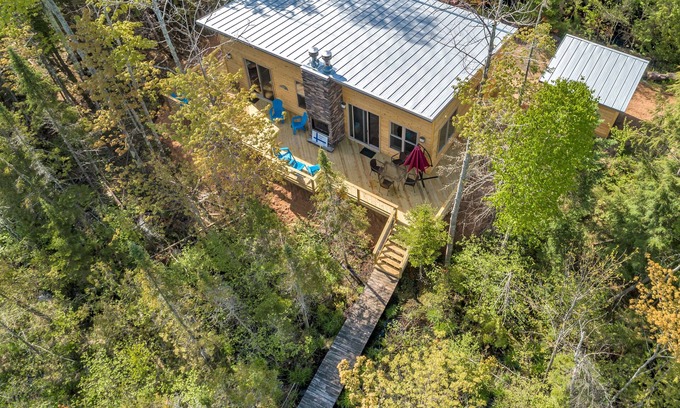 Ontonagon House | Luxury Scandinavian-Style Lake House Very Near Porcupine Mountains. VIDEO