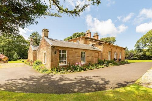 Kirkmichael Villa | Luxury Scottish Manor house + jacuzzi + bbq cabin + helipad