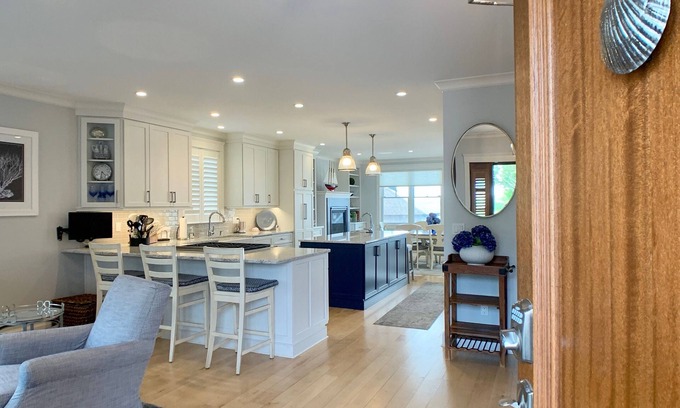Easton's Point House | Luxury Sea Lodge with Ocean Views - Walk to Easton's Beach