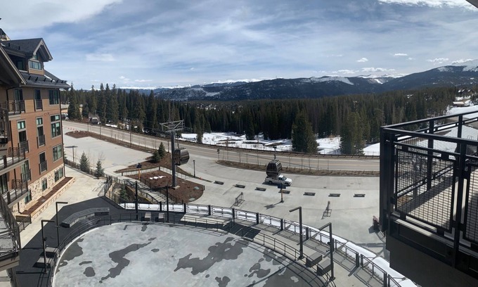 Breckenridge Condo | Luxury Ski In Ski Out Condo at Base of Peak 8 Breckenridge