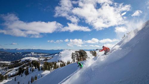 Olympic Valley Apartment | Luxury ski-in ski-out Palisades condo 200ft to KT22 Steps to Gondola Tram Funitel