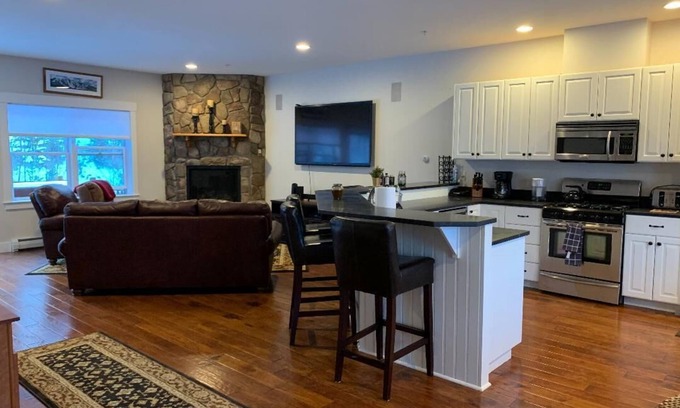 Carrabassett Valley House | Luxury Ski In/Out Timbers Unit with Hot Tub and Amazing Views!