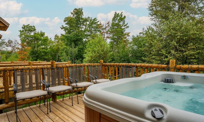 Carrabassett Valley House | Luxury Ski In/Out Town Home w/Mtn Views & Hot tub!