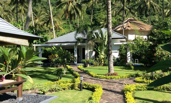 Senggigi Villa | Luxury Spacious Villa.