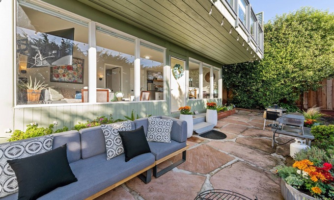 Moss Beach House | Luxury Spa Retreat Guest House with Ocean View