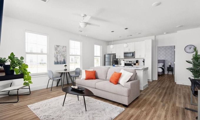 Pflugerville Apartment | Luxury Stay! 1B/1B w/Gym, Pool, & Shops Nearby