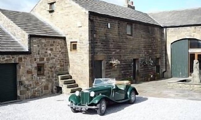 Midhopestones House | Luxury Stone Barn Conversion-On the edge of The Peak District. Hot Tub EV charge