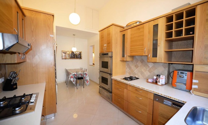 Musrara Apartment | Luxury Strictly Kosher Vacation Apartment in Musrara