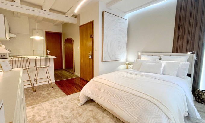 Petite-France Apartment | Luxury studio in the heart of town