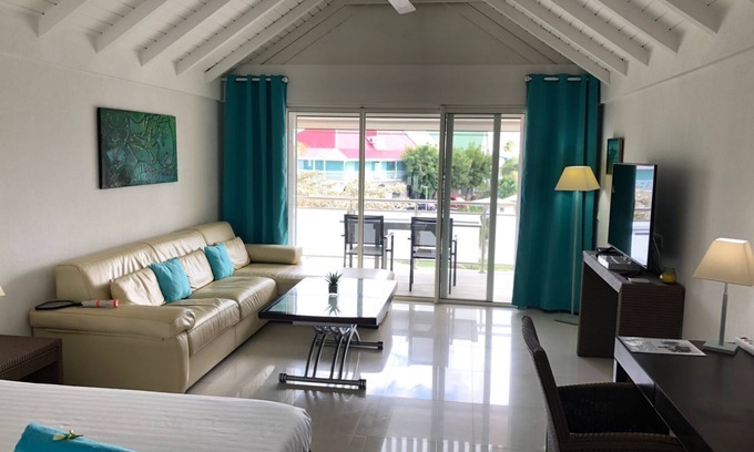 Orient Bay Apartment | LUXURY STUDIO TIARE Orient Bay Cistern 50m from the Beach